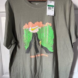 Nike Graphic‎ T-Shirt in Olive Green